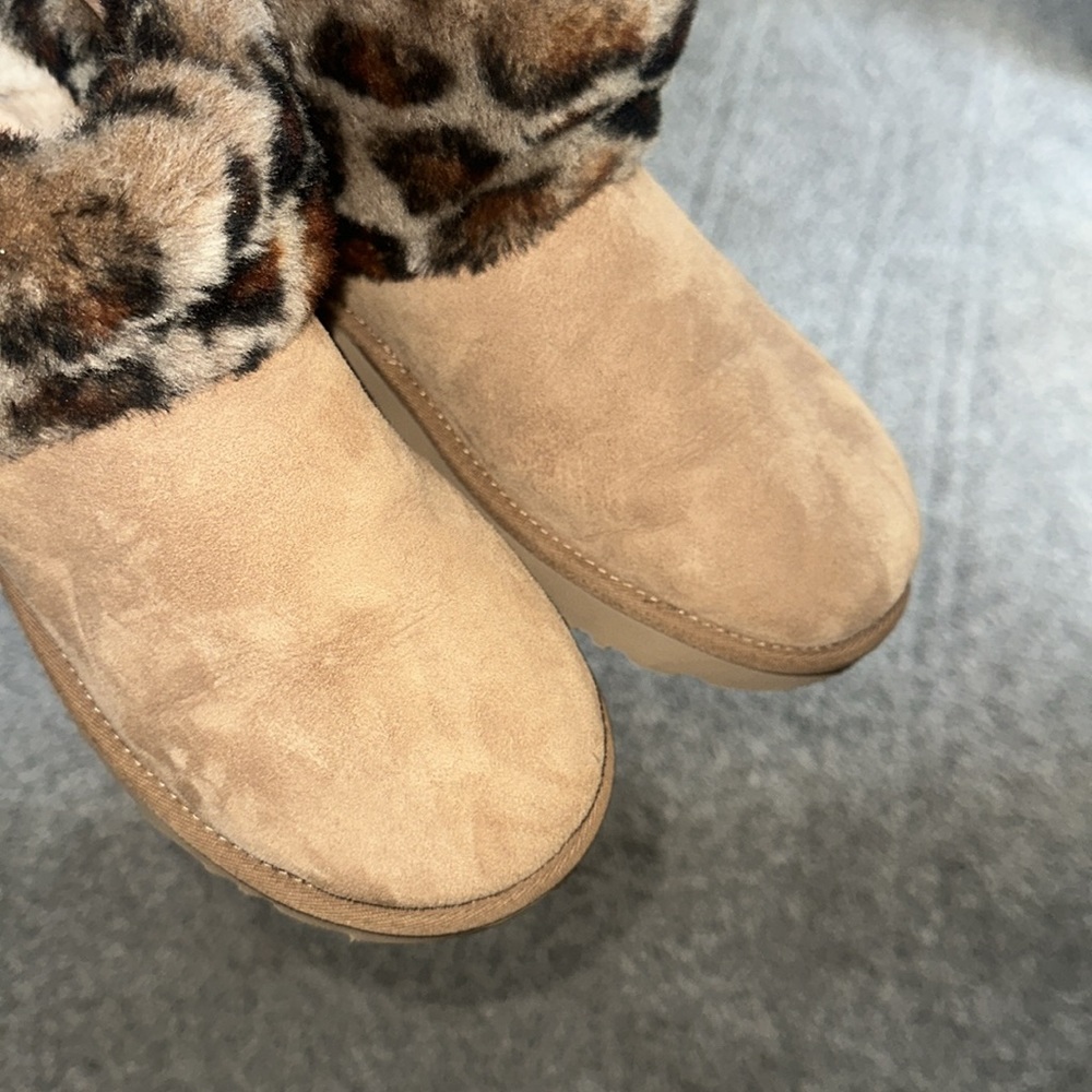 Leopard UGGS - Picture 3 of 6